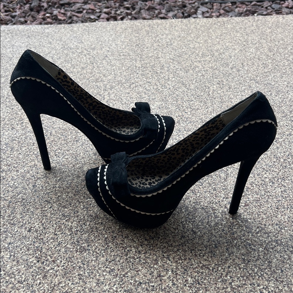 JESSICA SIMPSON Black High Heels with Bow Accent - Picture 6 of 13
